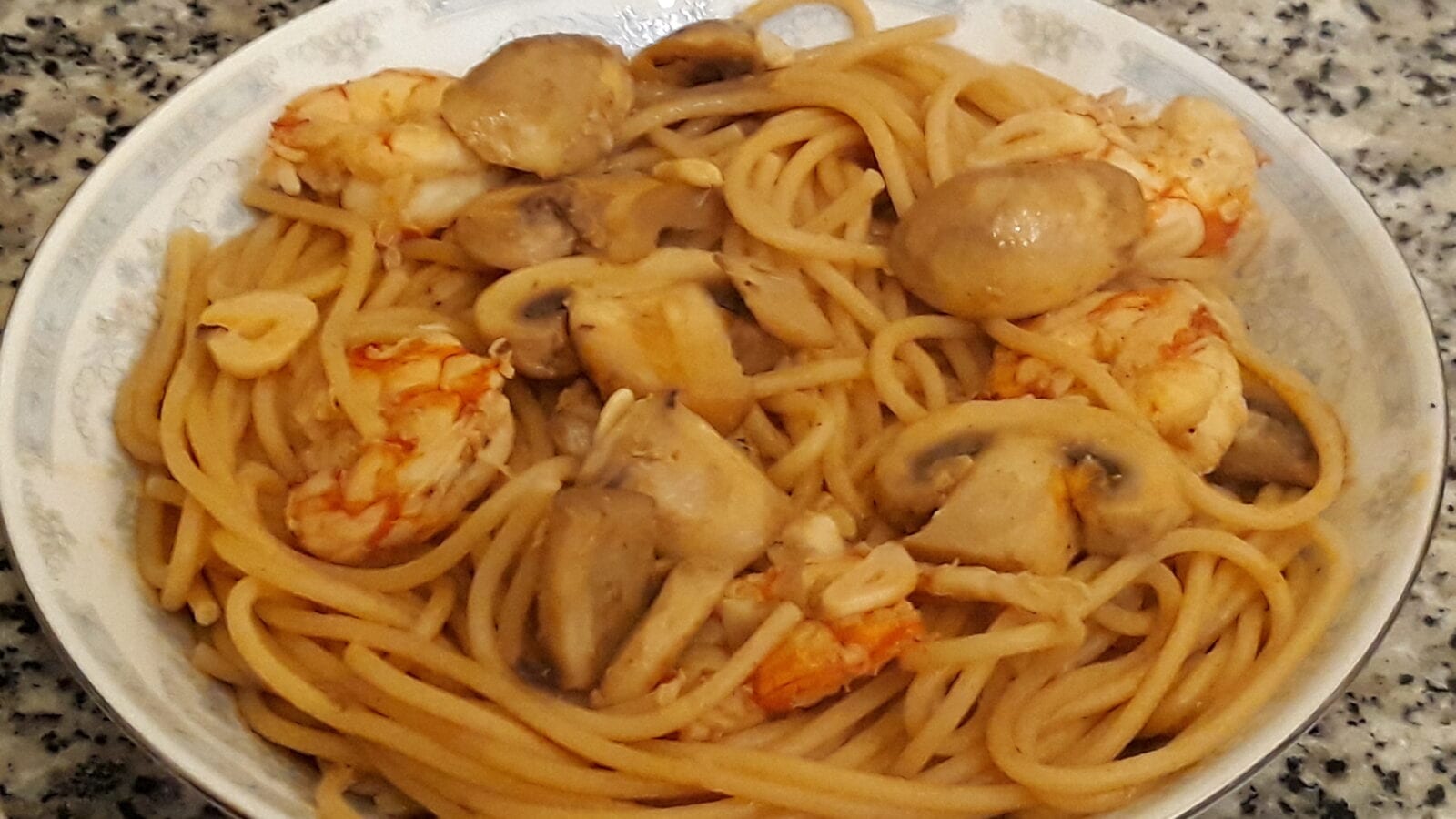 Spagetti with Garlic Prawns and Mushrooms Recipe