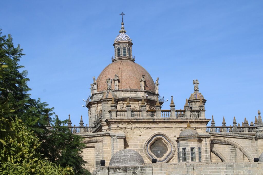 Things to do in Jerez de la Frontera - Visit the Alcázar